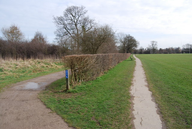 The Wealdway to the right, National Cycleway 12 to the left
