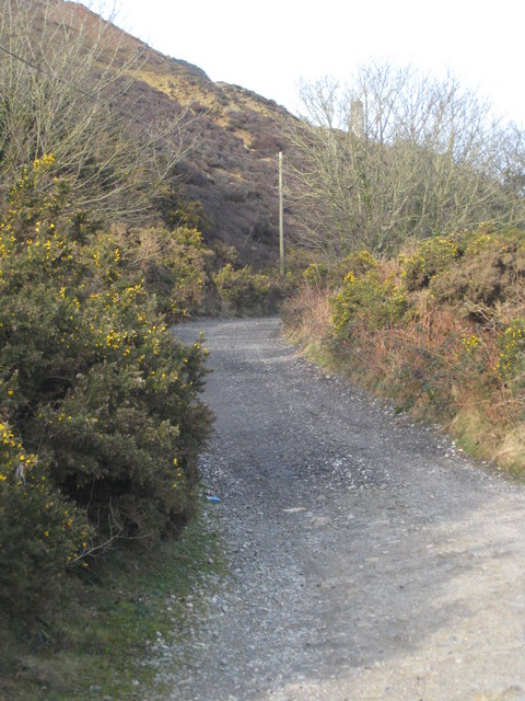 Footpath leading to Mount Hawke from Tywarnhayle Mine