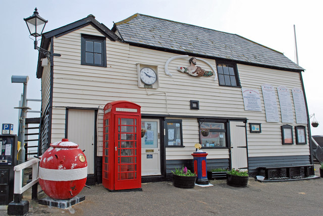 Harbourmasters office, Broadstairs Pier © Judith Bennett cc-by-sa/2.0 ...