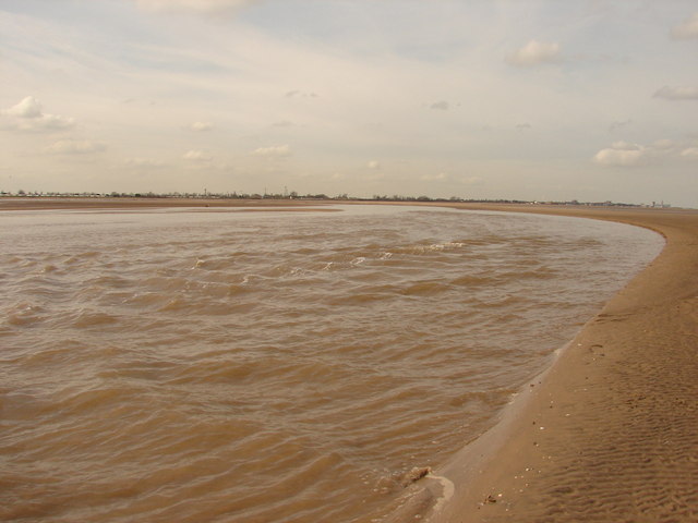 The Louth Canal prepares to meet the Humber