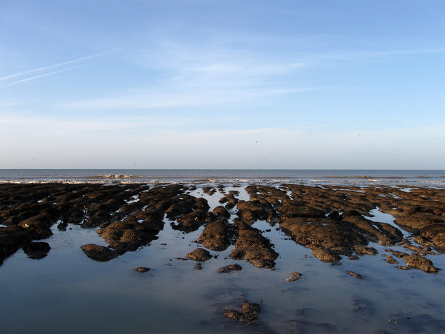 Peacehaven Beach © Simon Carey cc-by-sa/2.0 :: Geograph Britain and Ireland