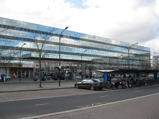 Milton Keynes Central Railway Station © Richard Rogerson cc-by-sa/2.0 ...