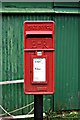 Elizabeth II post box at Coombe