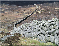J2923 : Mourne Wall near Slieve Muck by Rossographer