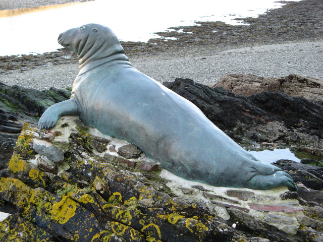 Looe: Statue of 'Nelson' the seal