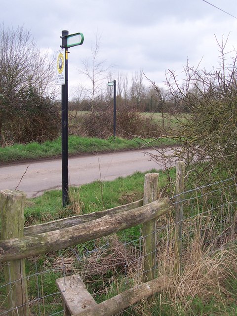 Footpath crosses Green Lane