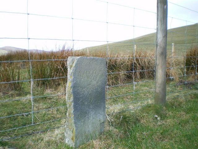 Boundary stone below Garneddwen