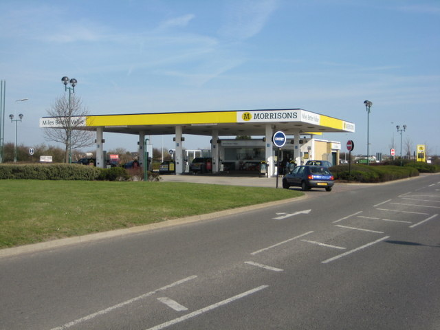 morrisons-petrol-station-ron-galliers-cc-by-sa-2-0-geograph