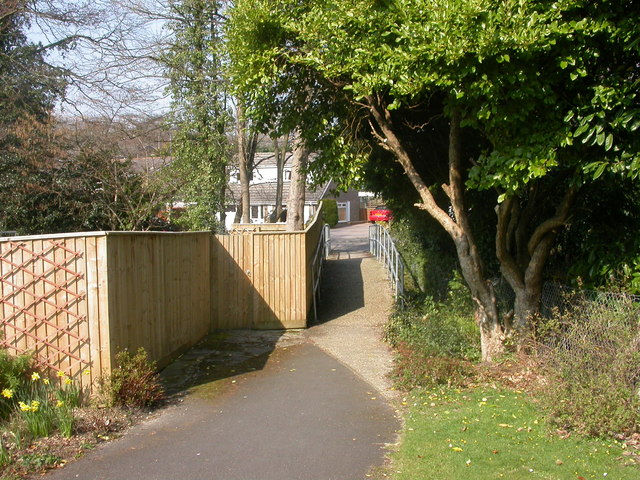 Highcliffe, footbridge