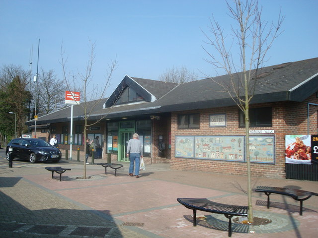 Oxted Railway Station © Stacey Harris cc-by-sa/2.0 :: Geograph Britain ...