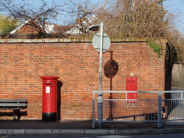 Pillarbox and wall box, Topsham