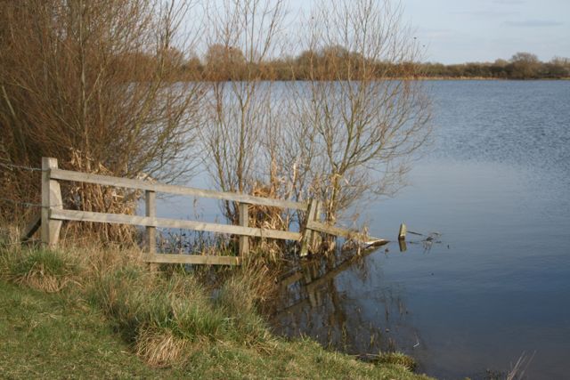 Lakeside scene off the Great Ouse Way