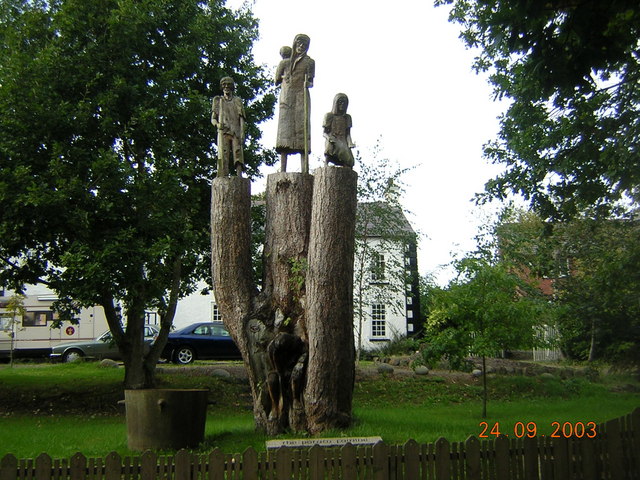 Tree Sculpture of The Potato Famine at Tannaghmore Gardens.