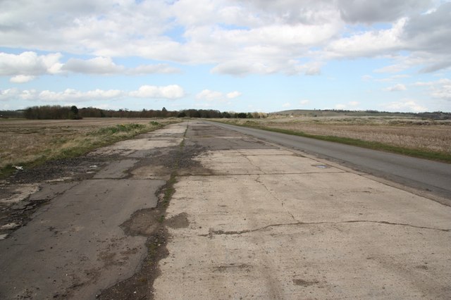 East Kirkby airfield © Richard Croft cc-by-sa/2.0 :: Geograph Britain ...