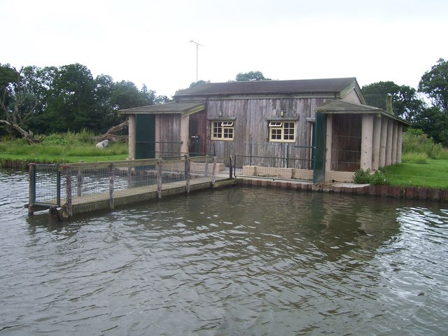 Longleat : Hut on Gorilla Island © Lewis Clarke :: Geograph Britain and ...