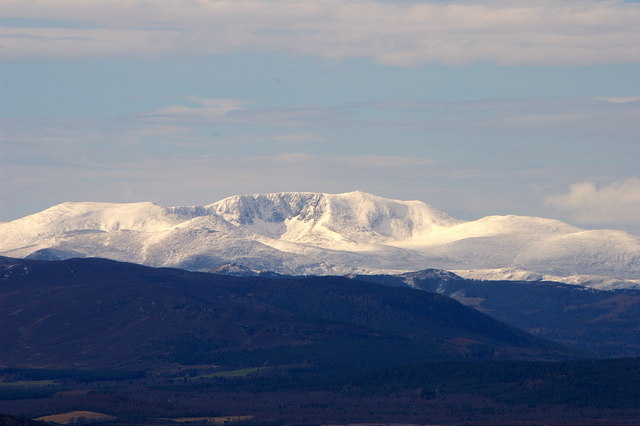 Snow covered Lochnagar © Richard Jones cc-by-sa/2.0 :: Geograph Britain ...