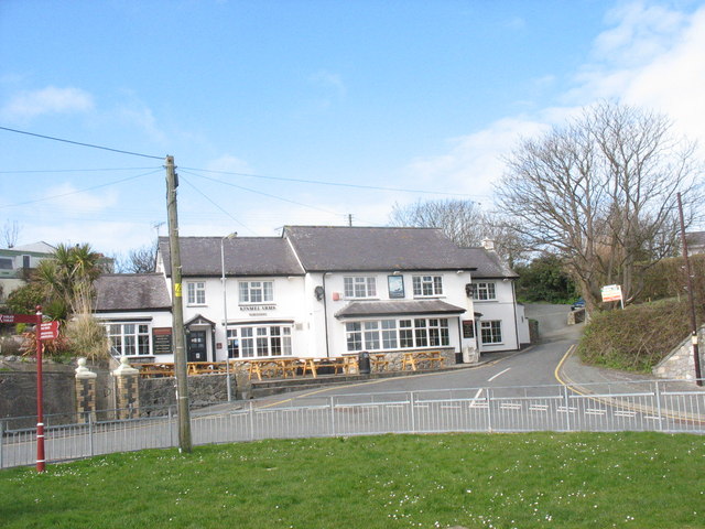 The Kinmel Arms Hotel, Moelfre © Eric Jones cc-by-sa/2.0 :: Geograph ...