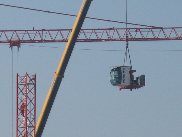 Dismantling an arc crane
