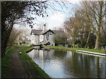 SP9114 : Aylesbury Arm – Black Jack's Lock (No 4) and Canal-side House by Chris Reynolds