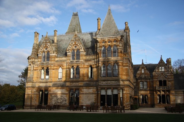 Ettington Park © Richard Croft cc-by-sa/2.0 :: Geograph Britain and Ireland