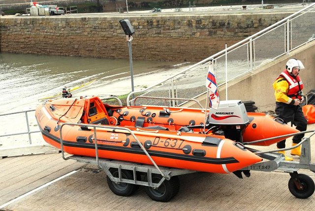 Newcastle lifeboat called out (1)