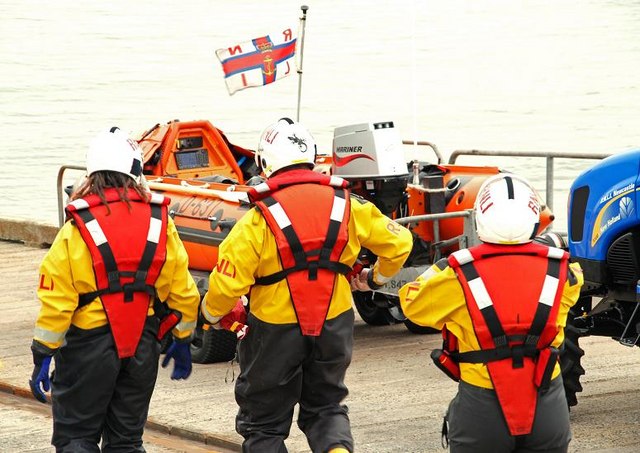 Newcastle lifeboat called out (2)