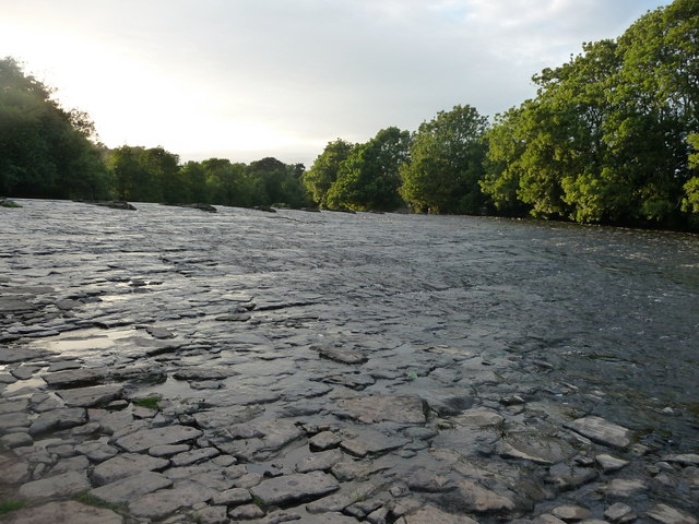 Tiverton : The River Exe Weir © Lewis Clarke cc-by-sa/2.0 :: Geograph Britain and Ireland