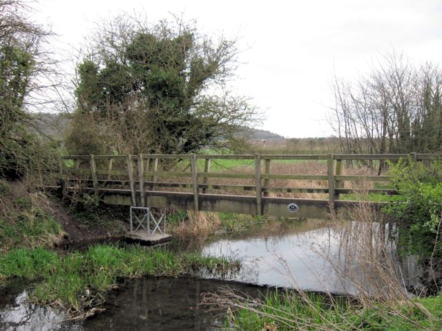 Wendover Arm - The Footbridge at Railway... © Chris Reynolds cc-by-sa/2 ...