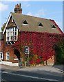 House on Portsmouth Road, Artington in Guildford