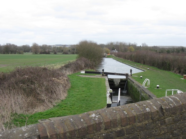 Aylesbury Arm: Dixon's Gap Lock (No 6) from Bridge No 2 looking towards Lock No 5