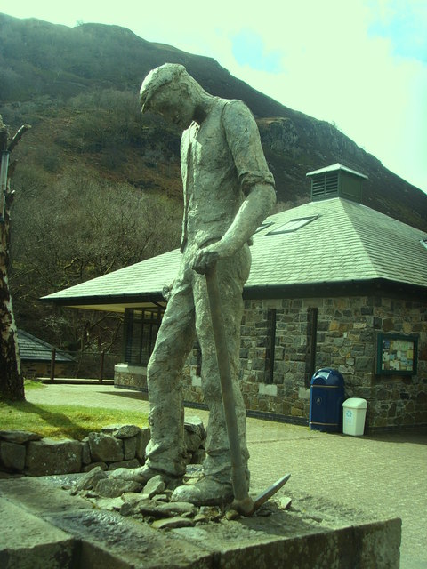Commemorative statue of a  Dam Worker