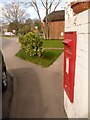 Tilshead: postbox № SP3 280, High Street