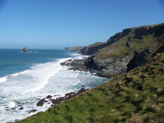 Treligga Cliff © William Bartlett cc-by-sa/2.0 :: Geograph Britain and ...