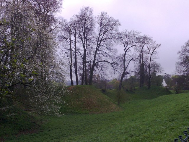 Defensive earthworks, Berkhamsted Castle