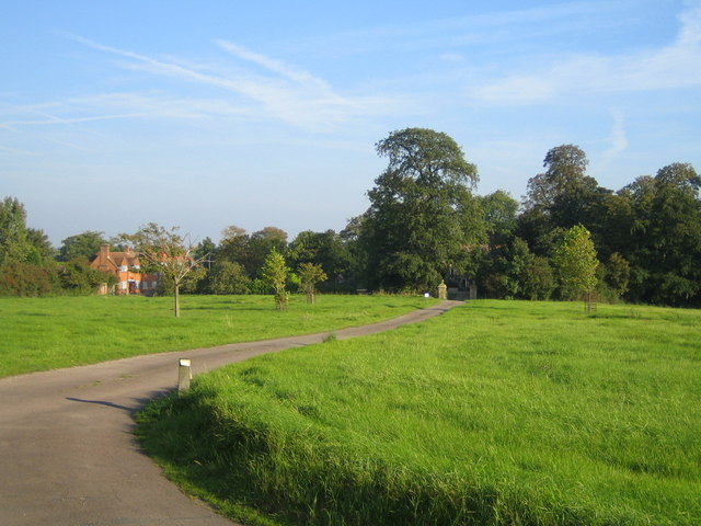 Road near Doddershall House 1