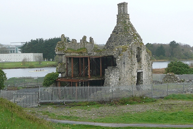 Fortified house, Galway © Graham Horn cc-by-sa/2.0 :: Geograph Ireland