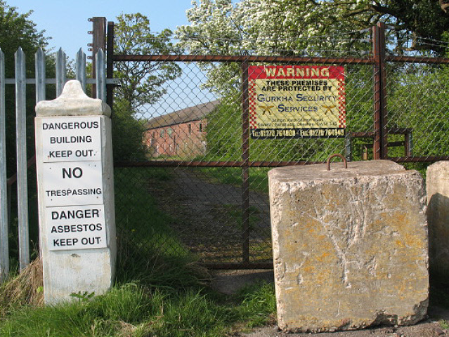 Warning at entrance to Cledford Hall © Stephen Craven :: Geograph ...