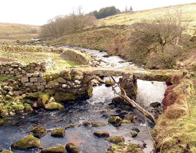 Clapper bridge at Oakery © MrC cc-by-sa/2.0 :: Geograph Britain and Ireland