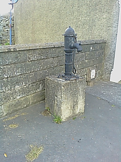 Pwmp dwr y pentre/Village water pump