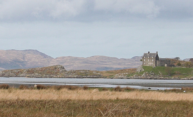 Duntrune Castle © Anne Burgess cc-by-sa/2.0 :: Geograph Britain and Ireland