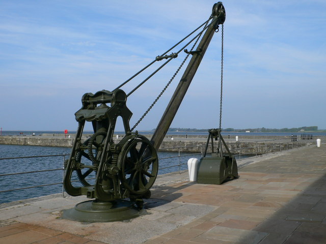 Crane, Victoria Dock © Eirian Evans Cc-by-sa 2.0 :: Geograph Britain 