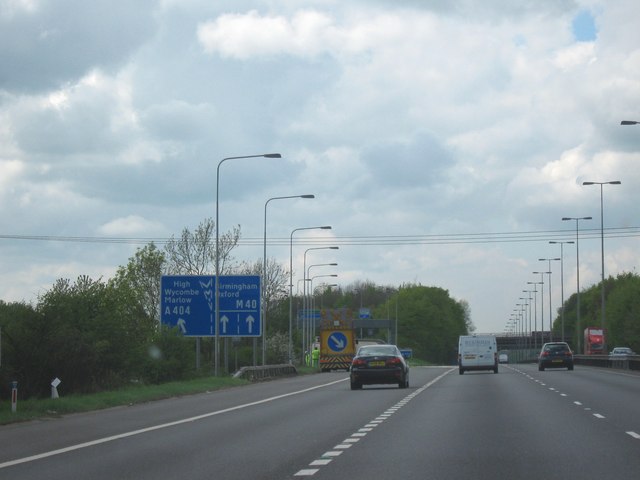 M40 Motorway Heading West Junction 4 © Roy Hughes Cc By Sa20