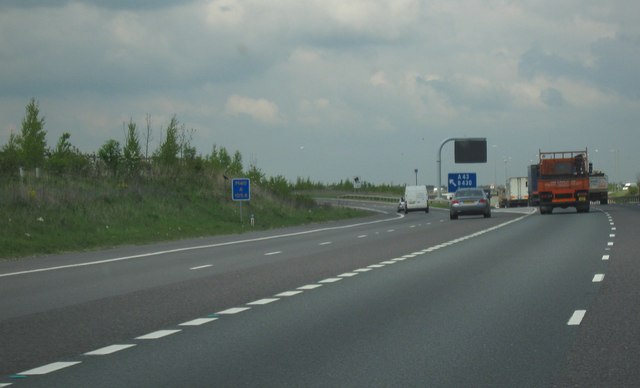 M40 Motorway, heading north. Junction ... © Roy Hughes cc-by-sa/2.0 ...