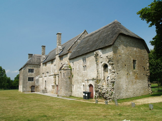 Woodsford Castle © Mark Chambers cc-by-sa/2.0 :: Geograph Britain and ...