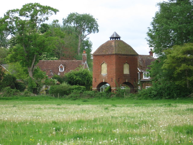 Britford The Pigeon House © Dave Bevis Geograph Britain And Ireland