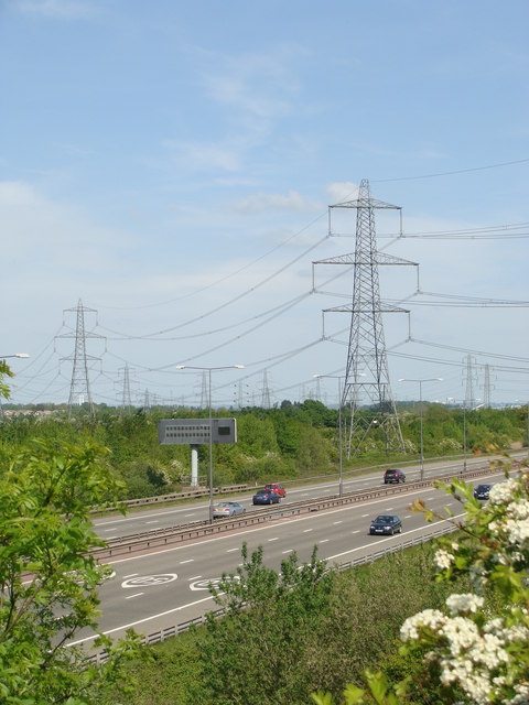 The M4 and a forest of pylons © Ruth Sharville cc-by-sa/2.0 :: Geograph ...