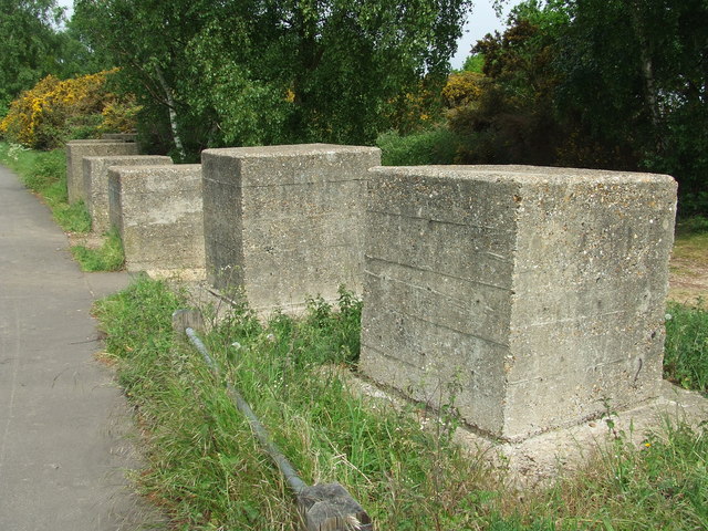 Anti Tank Blocks © Keith Evans cc-by-sa/2.0 :: Geograph Britain and Ireland