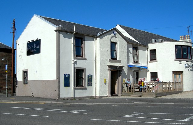 The Black Bull, Tarbolton © Mary and Angus Hogg cc-by-sa/2.0 ...