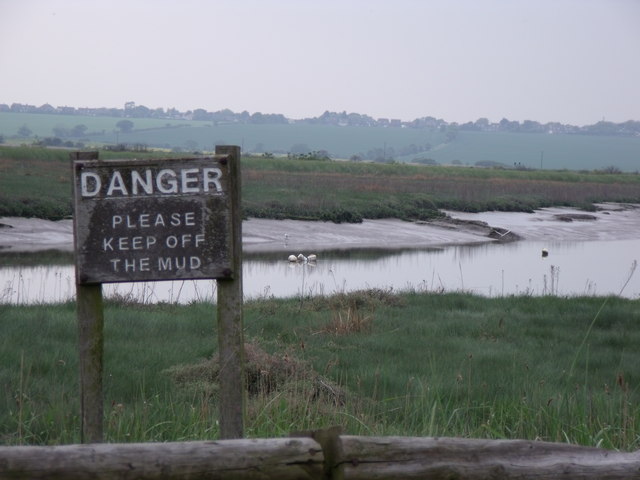 Mud flats © John Reeves cc-by-sa/2.0 :: Geograph Britain and Ireland