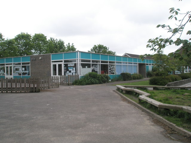 Hart Plain Junior School © Basher Eyre cc-by-sa/2.0 :: Geograph Britain ...